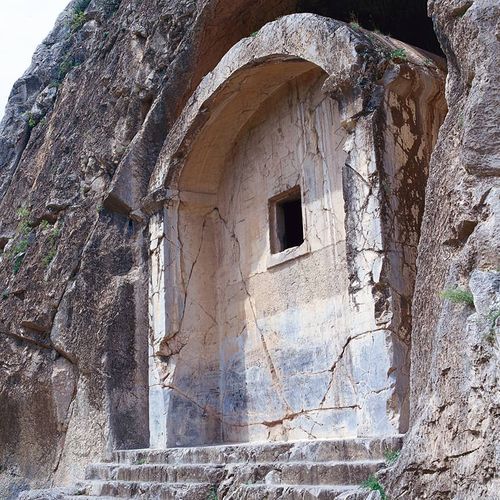 Aynalı Mağara