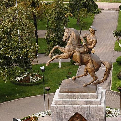 Onur Monument