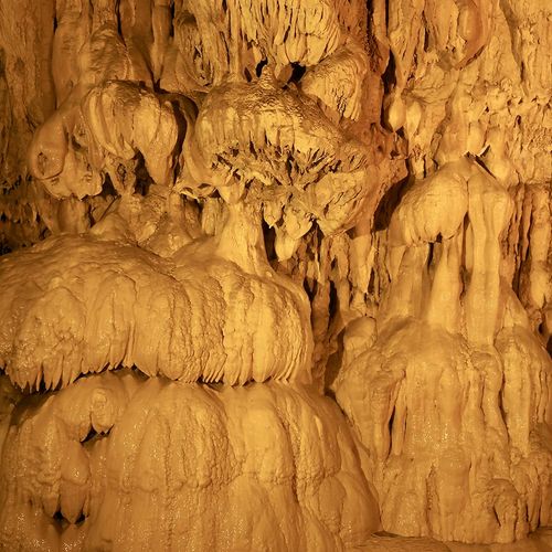 Dupnisa Cave