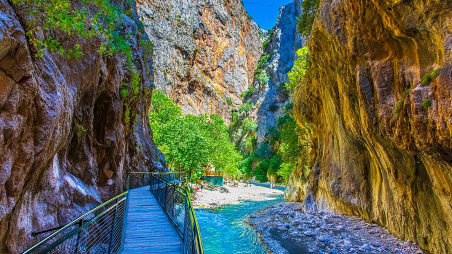 3-Day National Parks Itinerary: Spil Mountain, Dilek Peninsula & Saklıkent Canyon