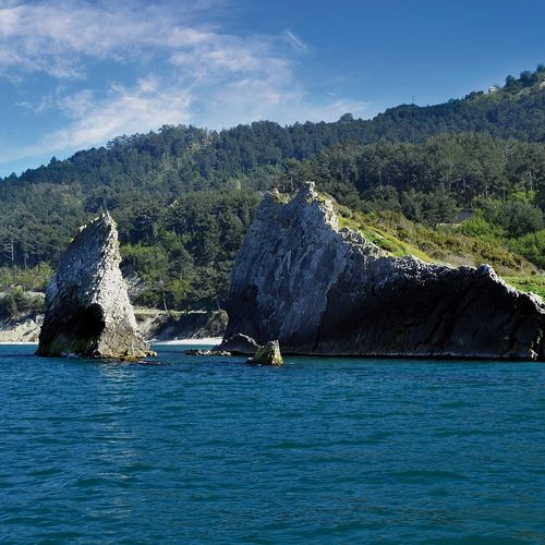 Abana Siyelik Rocks