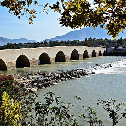 Le Tumulus et le Pont de Misis 