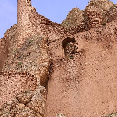 Die Doğubayazıt-Burg und die Urartu- Burg
