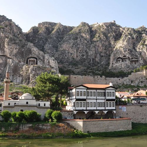Harşena Berg und Felsengräber der Pontos Könige