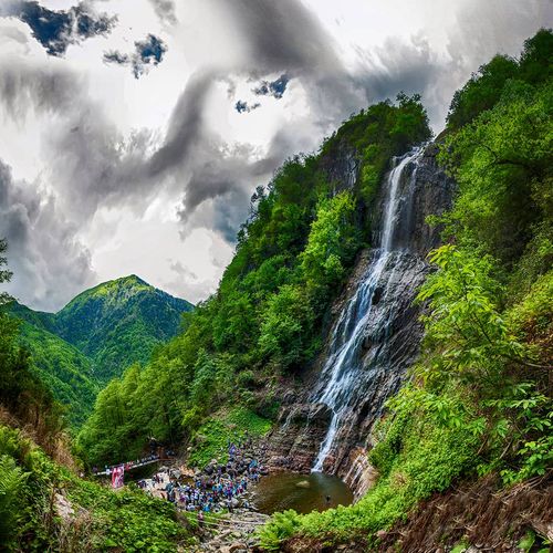 Mençuna Waterfall