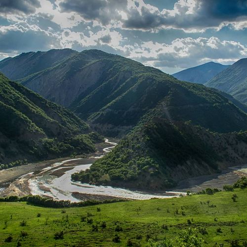 Peri Suyu Valley