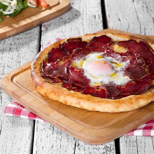 Pastırmalı Pide (Pide mit Pastırma)
