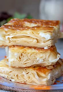 Su Böreği （用奶酪和面粉制作的一种酥饼）