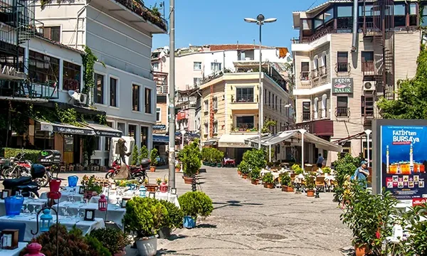 {"external":false,"href":"beyond-the-landmarks-discover-istanbuls-hidden-heritage-in-yedikule-and-samatya","target":""}