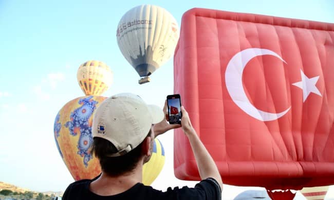 {"external":false,"href":"cappadocia-skies-coloured-with-the-worlds-most-exciting-balloons","target":""}