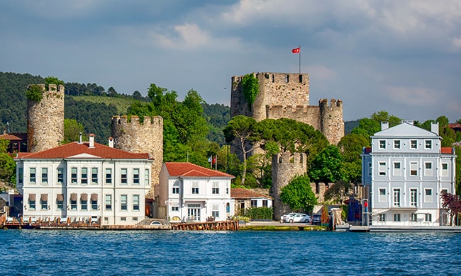 {"external":false,"href":"enjoy-the-colours-of-spring-in-istanbul","target":""}
