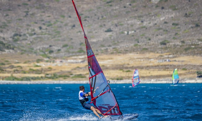 {"external":false,"href":"adrenaline-pumping-adventures-await-in-the-surfing-spots-of-the-turkaegean","target":""}