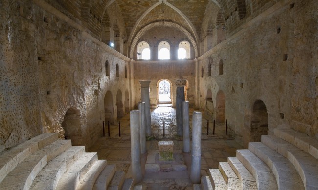 {"external":false,"href":"restored-st-nicholas-church-awaits-visitors","target":""}