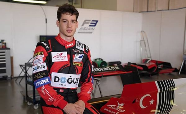 {"external":false,"href":"turkish-racing-driver-cem-bolukbasi-to-race-at-formula-3","target":""}