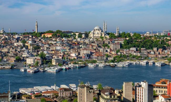 {"external":false,"href":"istanbuls-historical-golden-horn-becomes-a-new-world-of-charm","target":""}