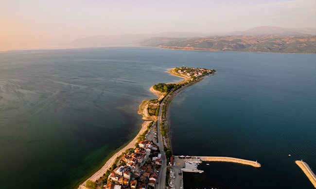 {"external":false,"href":"explore-turkiyes-flower-garden-isparta-in-the-harvest-season-a-haven-of-nature-and-history","target":""}