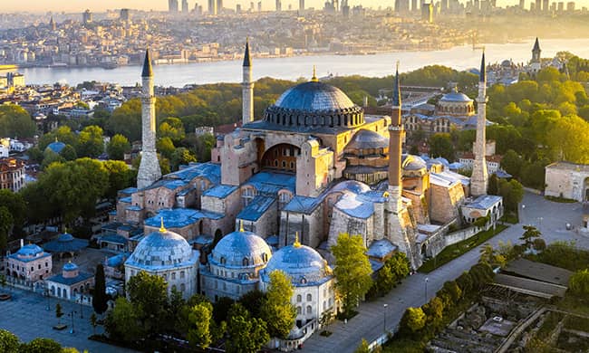 {"external":false,"href":"hagia-sophias-iconic-dome-goes-under-restoration-to-withstand-the-centuries","target":""}