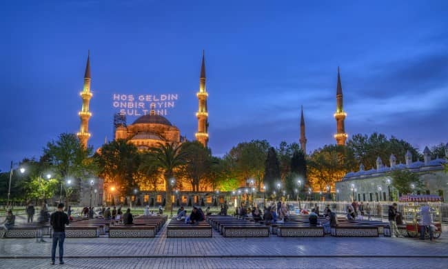 {"external":false,"href":"experience-the-holy-month-of-ramadan-in-the-istanbul-style","target":""}