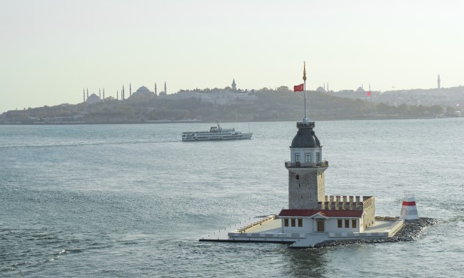{"external":false,"href":"istanbuls-landmark-maidens-tower-reopens","target":""}