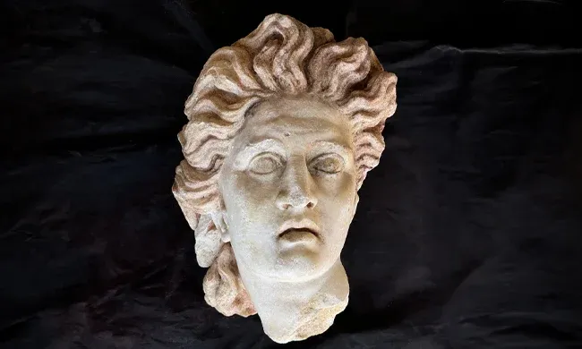 {"external":false,"href":"remarkable-coloured-scylla-sculpture-group-unearthed-in-turkiyes-laodikeia","target":""}