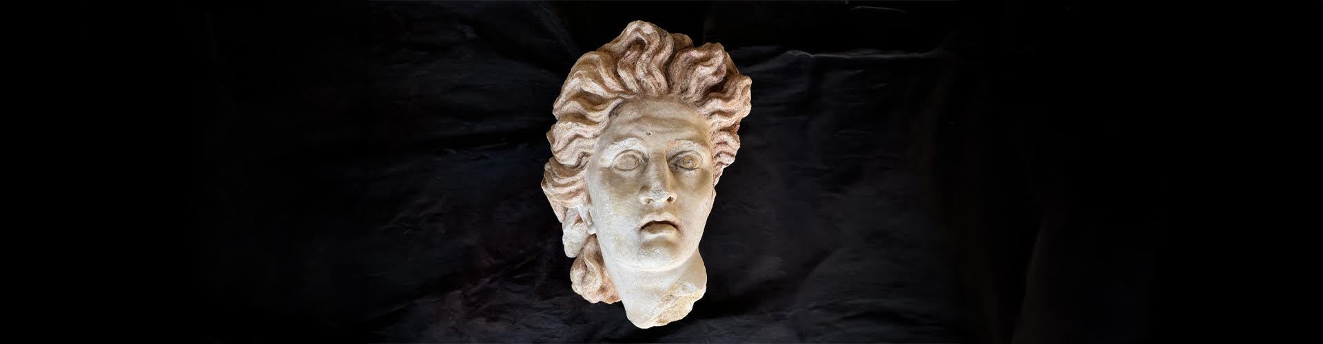 Remarkable Coloured Scylla Sculpture Group Unearthed in Türkiye’s Laodikeia Hero