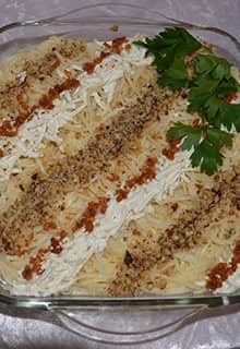 Локшина з сиром та горіхами
