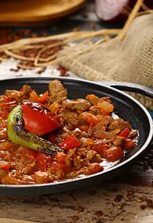 Sac Tava (carne picada con vegetales en sartén)