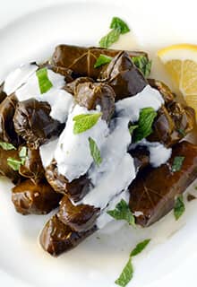 Yaprak Sarma (hojas de parra rellenas)