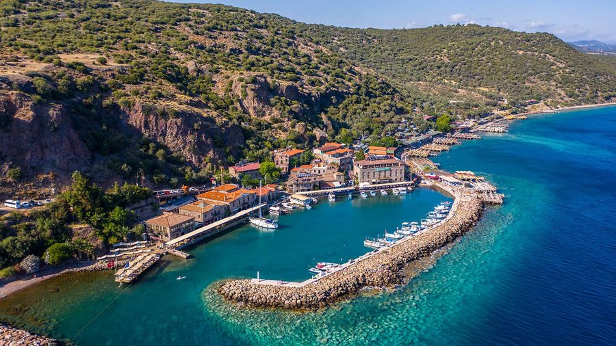 Assos