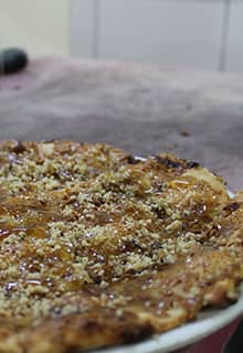 Tavas Baklava und Tahin-Pitabrot mit Honig
