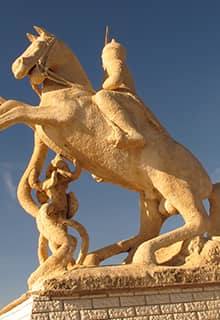 Balak Gazi Park und Statue