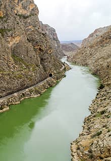 Karanlık Kanyon (Dark Canyon)