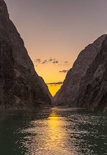 Karanlık Kanyon (Dark Canyon)