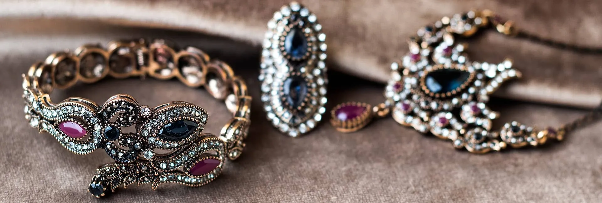 Hero Image - A Luminous Turkish Handicraft: Jewelry Design