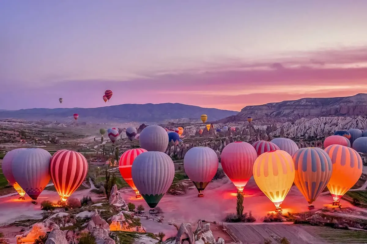 Blog Image - Book your hot air balloon flight for your first morning!