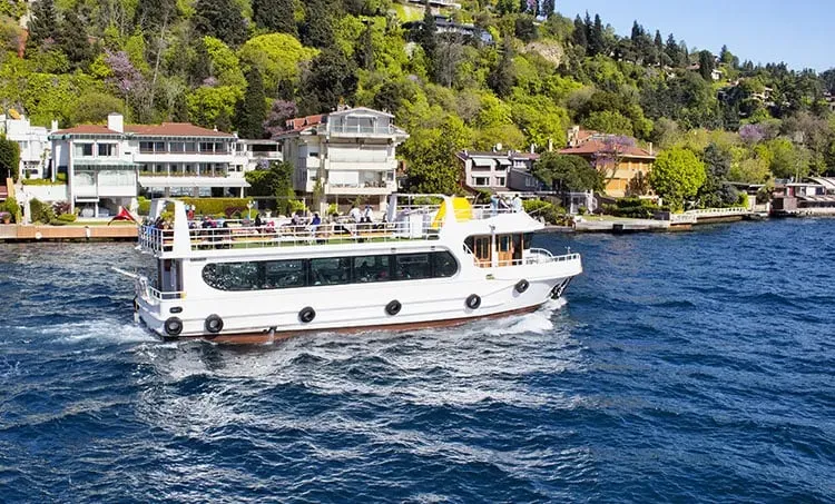 Blog Image - İstanbul reveals its matchless beauty during a boat tour in the Bosphorus