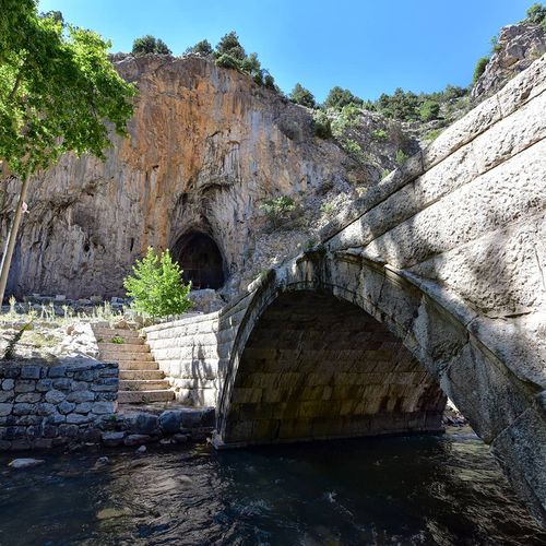 Aksu Zindan-Höhle