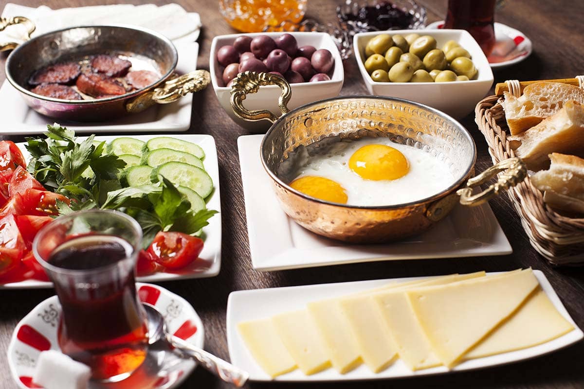Blog Image - Quench Your Cravings: What and Where to Eat in İstanbul