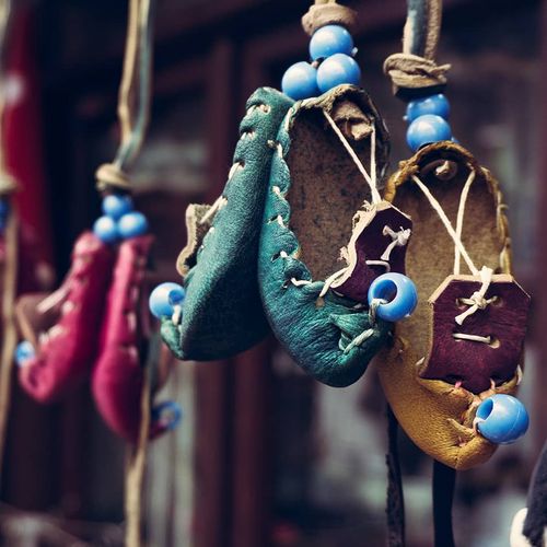 Handwerkliche Herstellung jemenitischer Schuhe