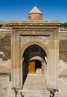 كاراتاي كروان سراي – بنيان.