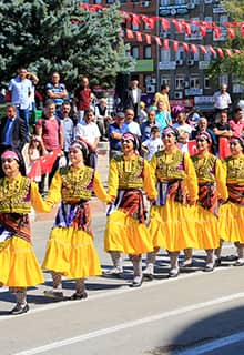 Keskins Folk Dance With Davul and Zurna