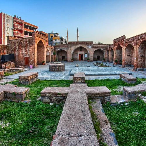 Kırmızı Madrasa