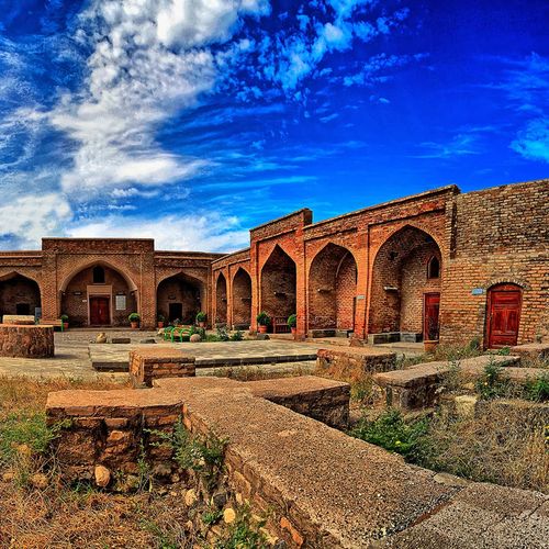 Kırmızı Madrasa