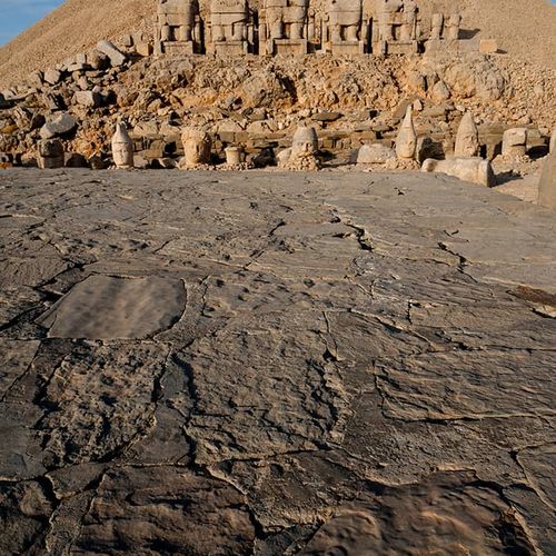طلوع آفتاب در جبهه شرقی کوه نمرود