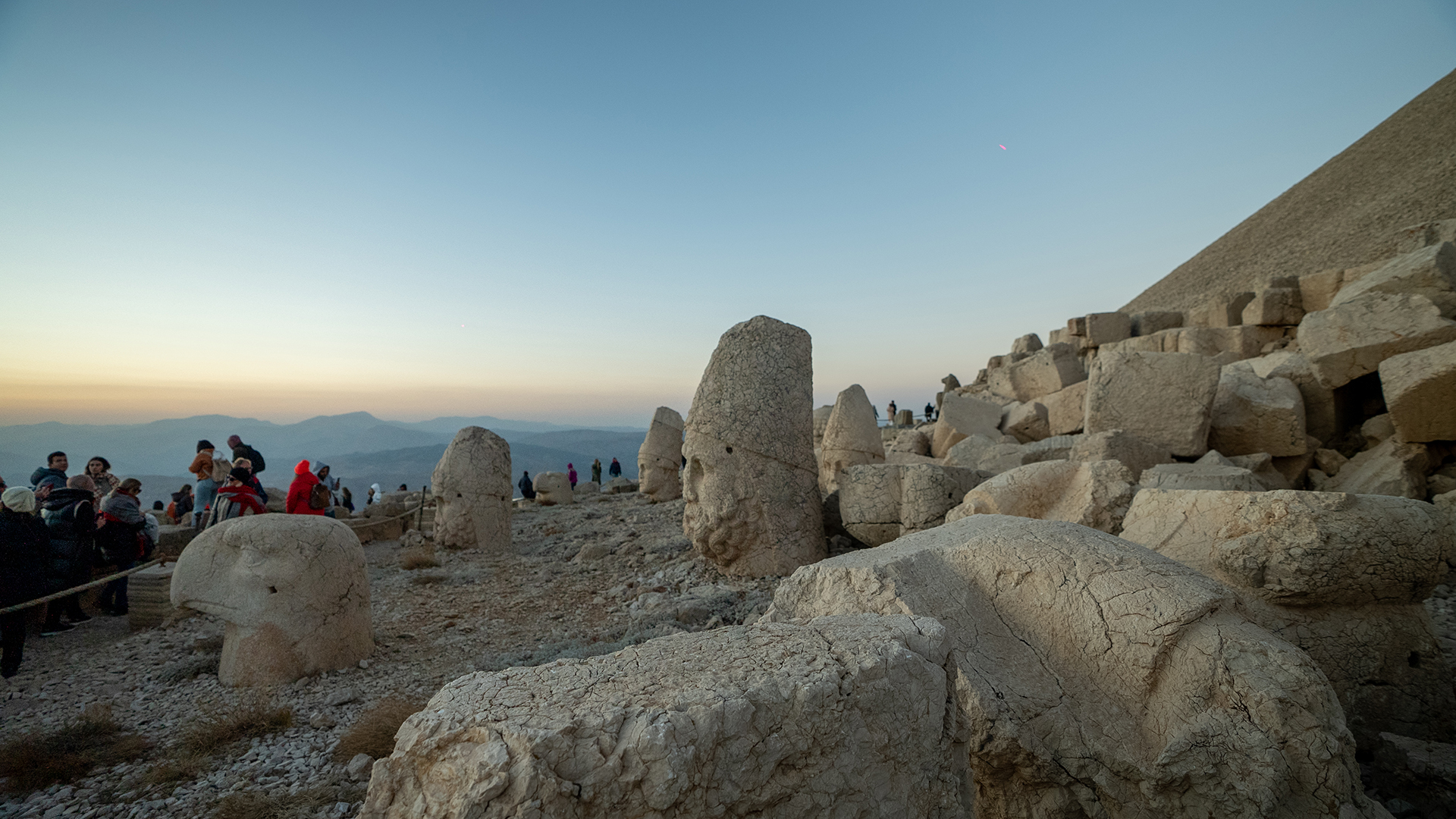 2 Days on Mount Nemrut: A Route to Amazing Sunset Views header