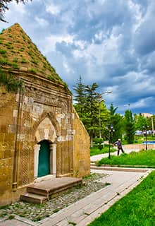 Мавзолей Хюдавент Хатун (Hüdavent Hatun Tomb)