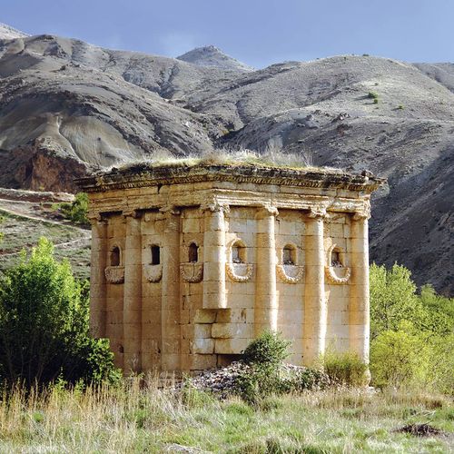 Ozan Monument
