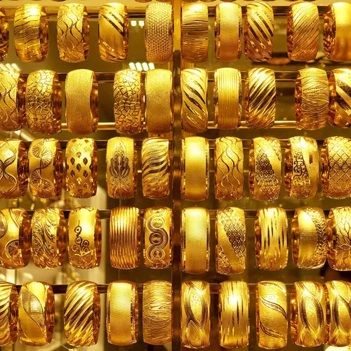 Goldene Armreife