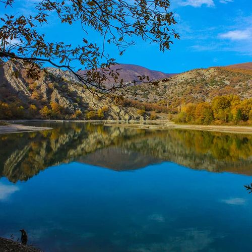 El lago de la presa de Almus
