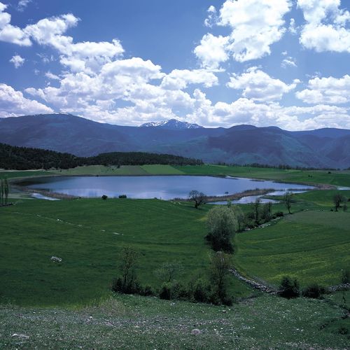 El lago y la meseta de Zinav